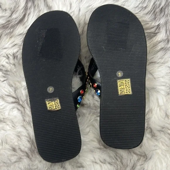 Jeffrey Campbell
Iconics Black Gold Leather - Picture 9 of 9